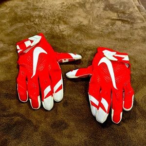 Nike athletic gloves with polyester,nylon, silicone and  TPU materials